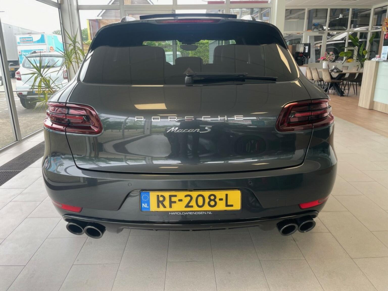 Porsche-Macan-4