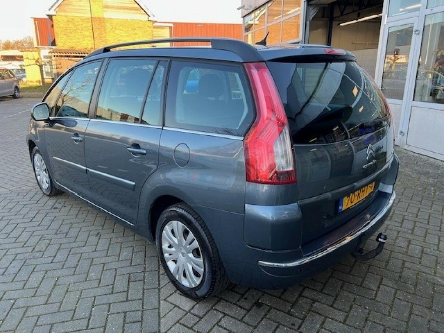 Citroen-C4 Picasso-2
